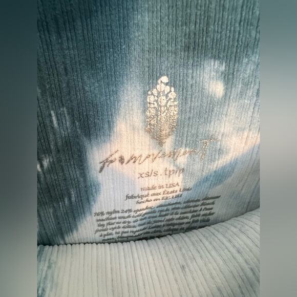 Free people NWT XS/S good karma leggings ozark mist dyed high rise workout yoga - Picture 4 of 8